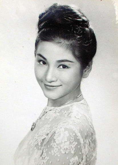 郑佩佩是樊少皇的母亲真的吗？郑佩佩为什么