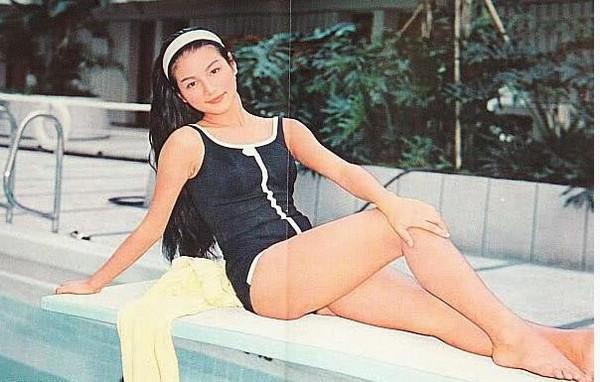 郑佩佩是樊少皇的母亲真的吗？郑佩佩为什么