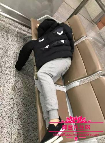 何猷君现在的女友是谁?何猷君为何机场遭冷(何猷君机场受到不公正待遇事件) 何猷君现在的女友是谁?何猷君为何机场遭冷(何猷君机场受到不公正待遇事件)