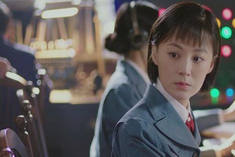 红蔷薇里霜菊是好人吗?霜菊喜欢的人是谁