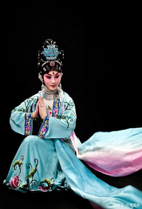 京剧演员丁晓君，丁晓君老师的作品(丁晓君演唱现代京剧)