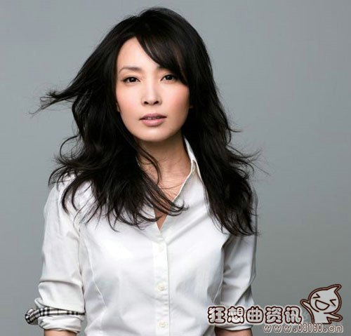 于小伟和于明加什么关系？于明加老公是干什