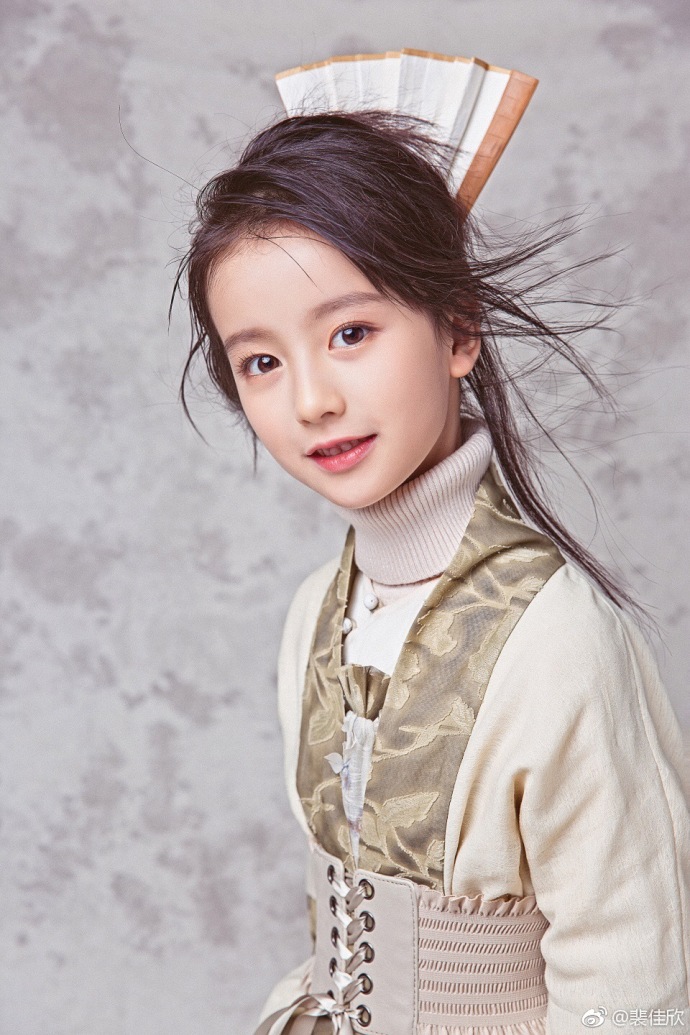 刘楚恬家里是做什么的(刘楚恬是谁家的)