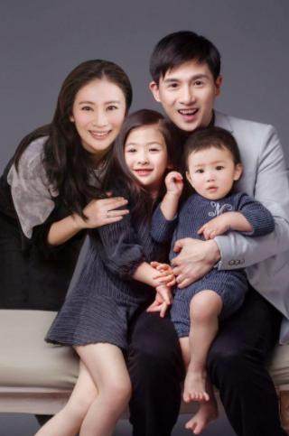 黄豆豆的爸爸资料照片(黄豆豆妻子照片)