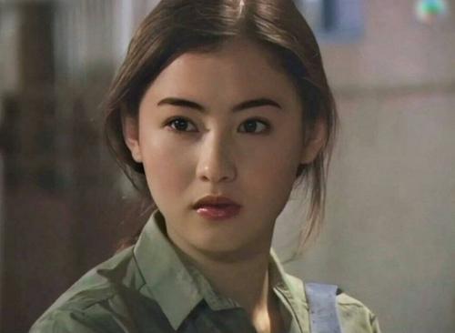 张柏芝拍艳照原因，张柏芝当年为什