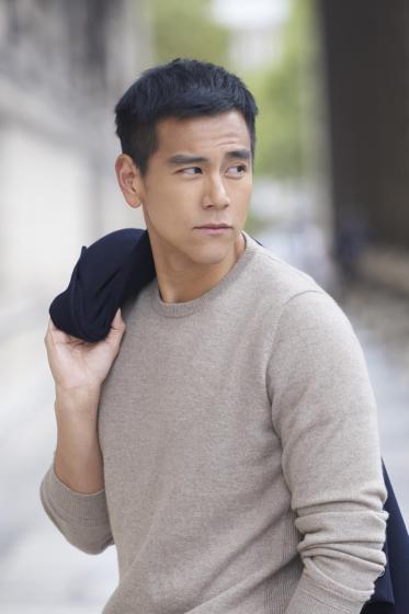 彭于晏照片，腹肌照片(腹肌图片彭于晏)