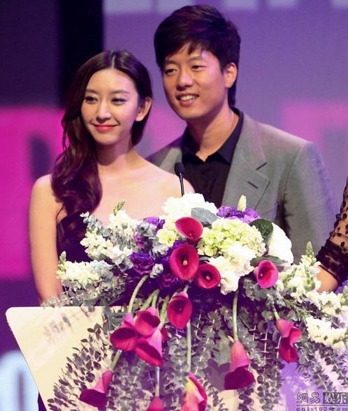 唐一菲图片,唐一菲姚晨(唐一菲和姚晨两人亲密合照) 唐一菲图片,唐一菲姚晨(唐一菲和姚晨两人亲密合照)