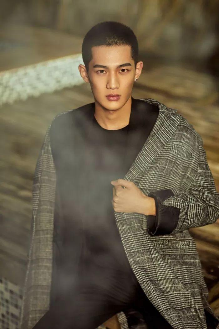 张亮写真，张亮现在的照片(张亮的图片)