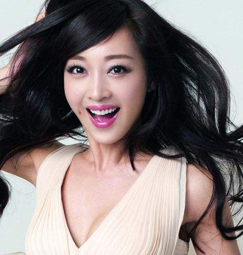 黄小蕾为什么控诉迪士尼？黄小蕾的老公刘磊(黄小蕾与刘磊举办婚礼)