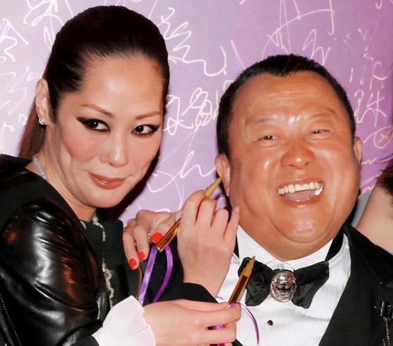 关淑怡儿子，关淑怡露宿街头图片(关淑怡个人资料)