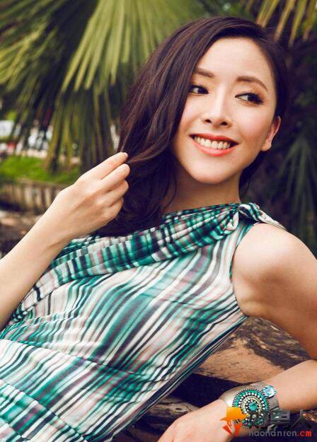 黄小蕾为什么控诉迪士尼？黄小蕾的老公刘磊(黄小蕾与刘磊举办婚礼)