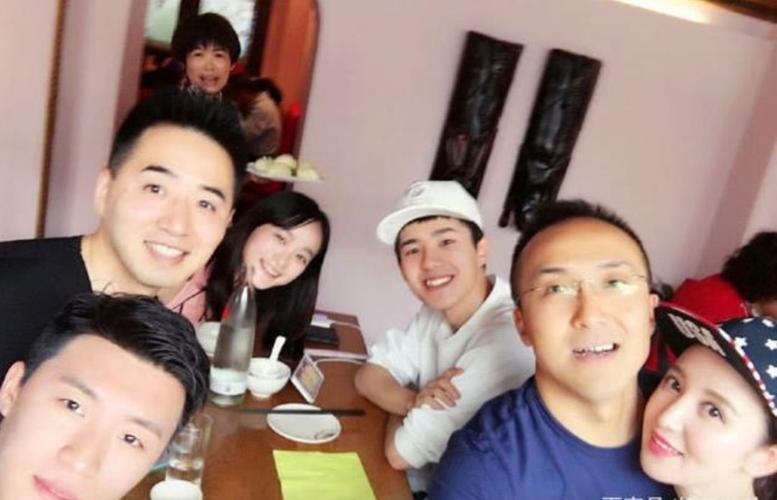 张萌与老公首同场曝光，张萌的第一(张萌和张萌结婚)