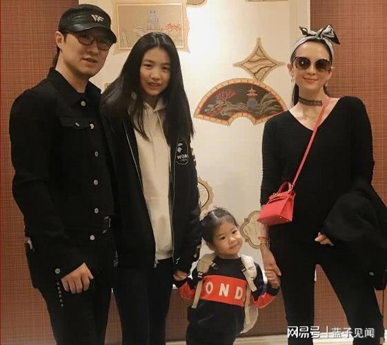 汪峰前妻齐丹,齐丹现在的老公是谁(汪峰前妻是谁:汪峰前妻齐丹合照) 汪峰前妻齐丹,齐丹现在的老公是谁(汪峰前妻是谁:汪峰前妻齐丹合照)