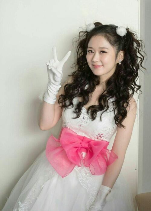 张娜拉结婚,周冬雨面相惊人(周冬雨长相普通)