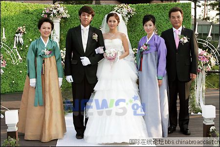 张娜拉结婚,周冬雨面相惊人(周冬雨长相普通) 张娜拉结婚,周冬雨面相惊人(周冬雨长相普通)