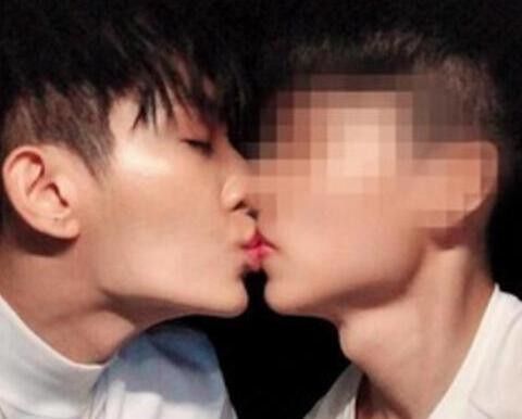 炎亚纶是同性吗恋吗,炎亚纶鬼鬼恋(鬼鬼和炎亚纶是什么关系)