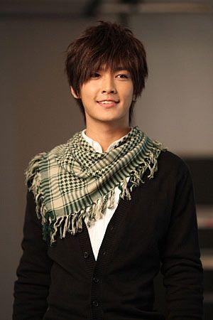 炎亚纶是同性吗恋吗，炎亚纶鬼鬼恋(鬼鬼和炎亚纶是什么关系)