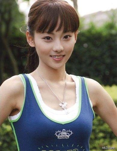 张嘉倪保剑锋合影 元宇