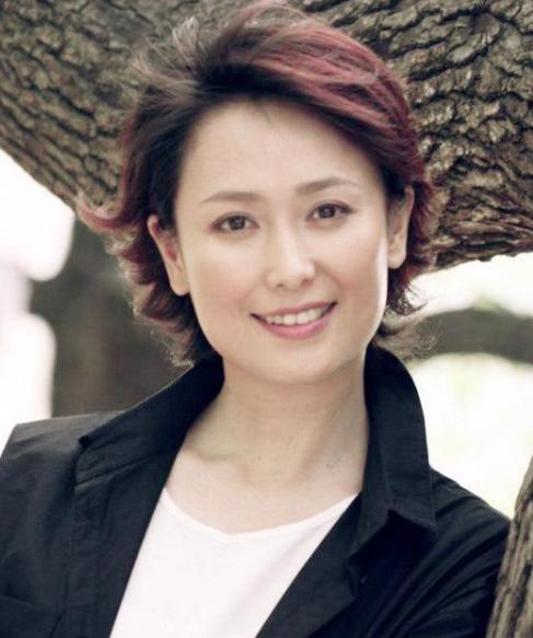 左翎近期照片(左翎和现任老公照片)