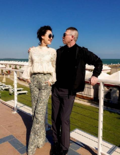 王新军的婚史，秦海璐老公(王新军和秦海璐是原配夫妻吗)