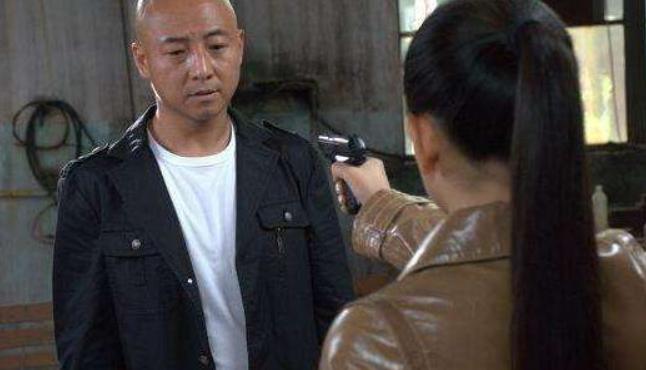 周晓鸥和吴京是发小真的吗？他曾出演吴京战(吴燕和吴京关系)