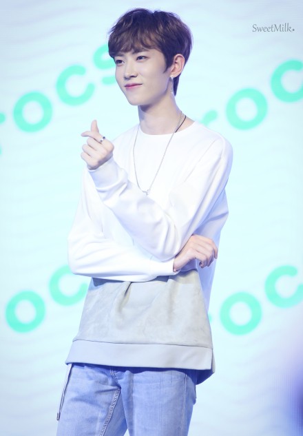 黄新淳是黑龙江哪里人家境好吗？黄新淳的手