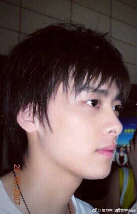 李易峰鼻子整容过？李易峰的鼻子算塌嘛