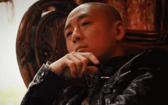 周晓鸥和吴京是发小真的吗？他曾出演吴京战(吴燕和吴京关系)