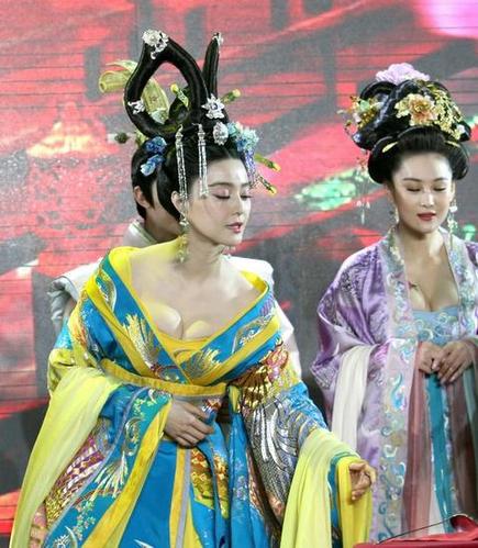 张馨予坐台照,张馨予以前叫张燕做(张馨予怎么回事)