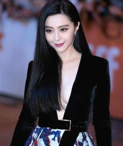 范冰冰奥斯卡透视装，范冰冰出席第(范冰冰奥斯卡红毯造型)