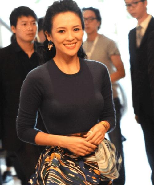 章子怡写真，章子怡国外杂志封面(章子怡时尚芭莎封面)