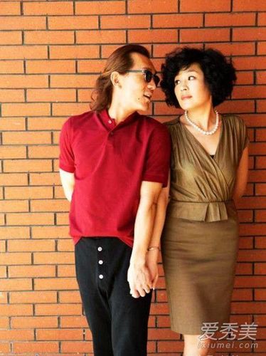 李咏的老婆是谁，闫学晶的老公是谁(闫学晶第一任丈夫是谁?现在的丈夫)