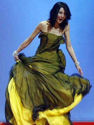 女星走红毯斗艳太凶(胸)猛 女星走红毯斗艳太凶(胸)猛