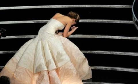 女星走红毯斗艳太凶(胸)猛 女星走红毯斗艳太凶(胸)猛