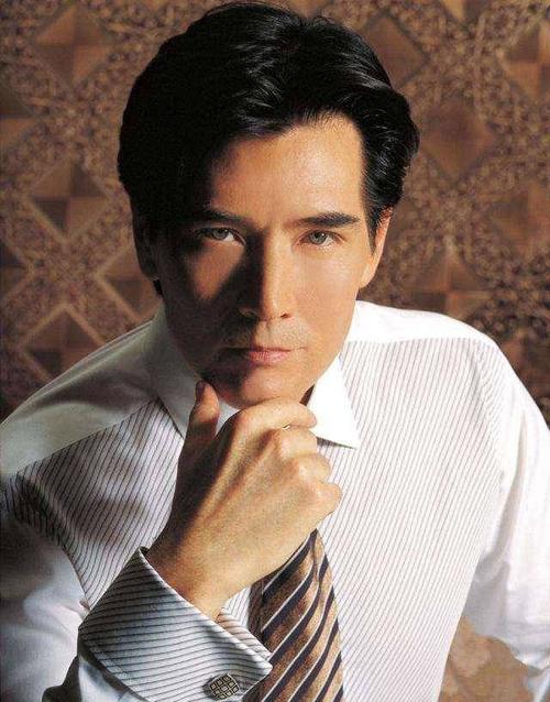 费翔资料，费翔是中国人还是美国人(费翔算是美国人还是中国人)