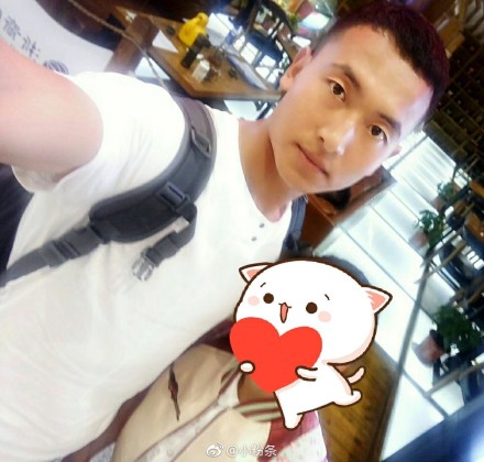 女星走红毯斗艳太凶(胸)猛 女星走红毯斗艳太凶(胸)猛