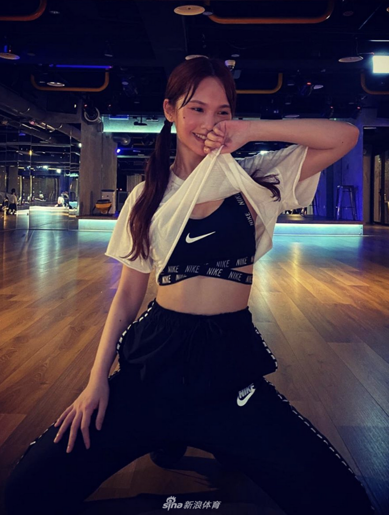 杨丞琳照片，李荣浩婚礼(杨丞琳和李荣浩的结婚照)