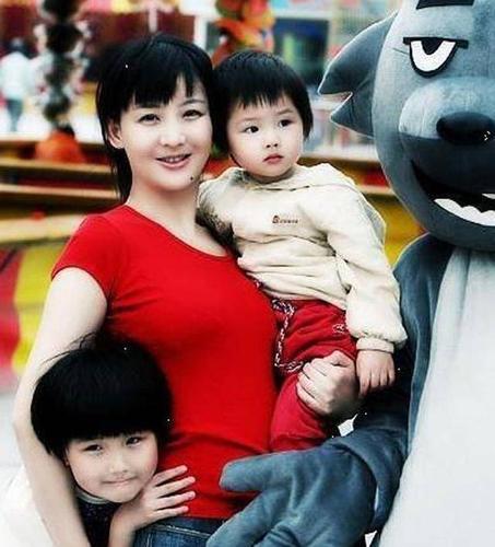 孙楠老婆潘蔚，孙楠为何喜欢潘蔚(孙楠为什么迷上潘蔚楠和现任妻子)