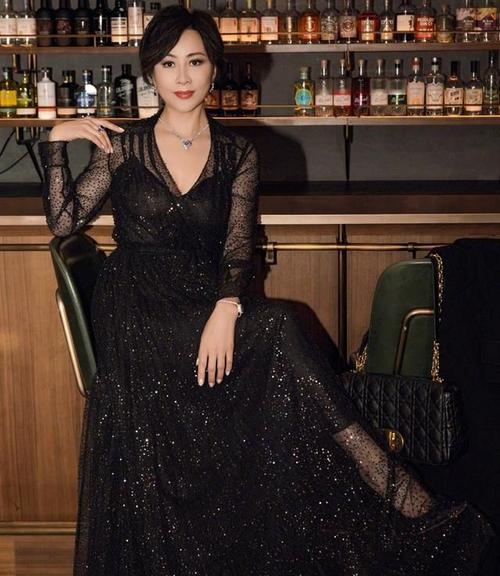 刘嘉玲照片,高尔夫球多大(刘嘉玲高尔夫球是什么时候)