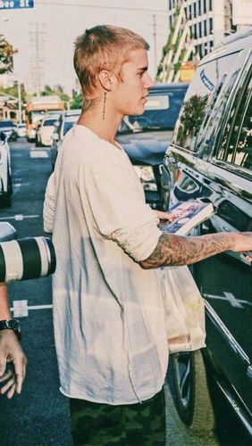 贾斯丁比伯最新照片，贾斯汀比伯海(贾斯汀比伯图片 最新)