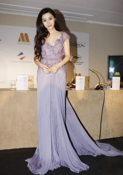 范冰冰走红毯尴尬走光图片(范冰冰最新走红毯被赶) 范冰冰走红毯尴尬走光图片(范冰冰最新走红毯被赶)