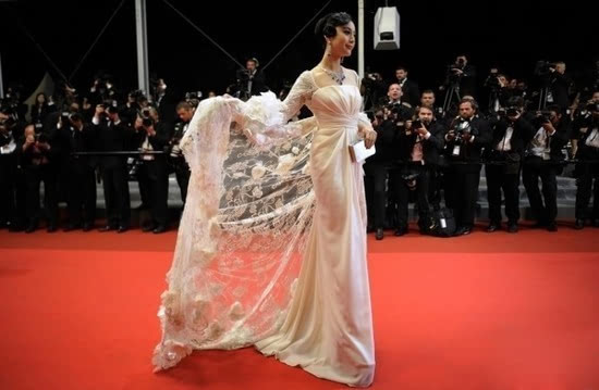 范冰冰走红毯尴尬走光图片(范冰冰最新走红毯被赶) 范冰冰走红毯尴尬走光图片(范冰冰最新走红毯被赶)