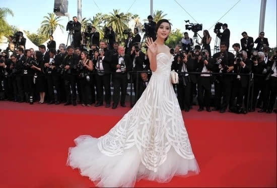 范冰冰走红毯尴尬走光图片(范冰冰最新走红毯被赶) 范冰冰走红毯尴尬走光图片(范冰冰最新走红毯被赶)