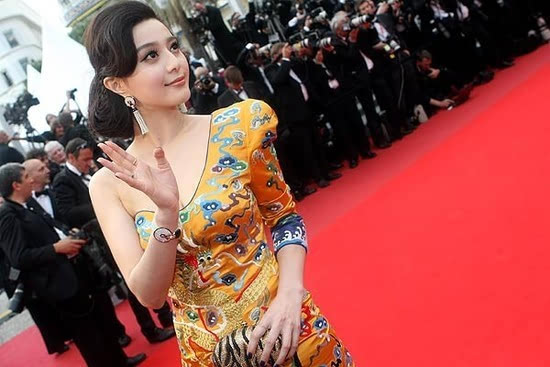 范冰冰走红毯尴尬走光图片(范冰冰最新走红毯被赶) 范冰冰走红毯尴尬走光图片(范冰冰最新走红毯被赶)