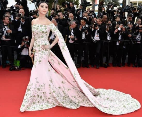 范冰冰走红毯尴尬走光图片(范冰冰最新走红毯被赶) 范冰冰走红毯尴尬走光图片(范冰冰最新走红毯被赶)