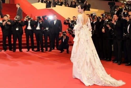 范冰冰走红毯尴尬走光图片(范冰冰最新走红毯被赶) 范冰冰走红毯尴尬走光图片(范冰冰最新走红毯被赶)