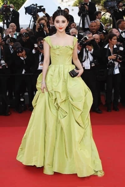 范冰冰走红毯尴尬走光图片(范冰冰最新走红毯被赶) 范冰冰走红毯尴尬走光图片(范冰冰最新走红毯被赶)