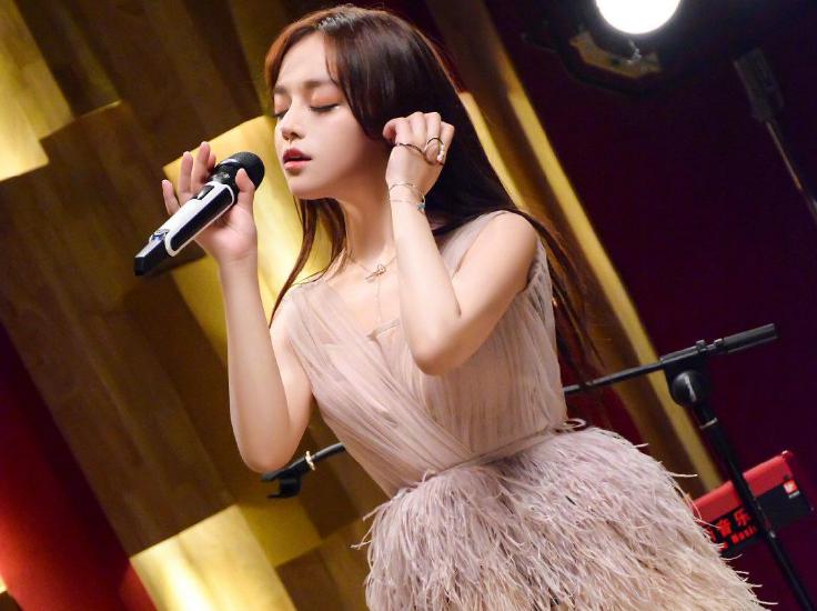 黄霄云为什么叫鬼鬼(黄霄云是哪人)