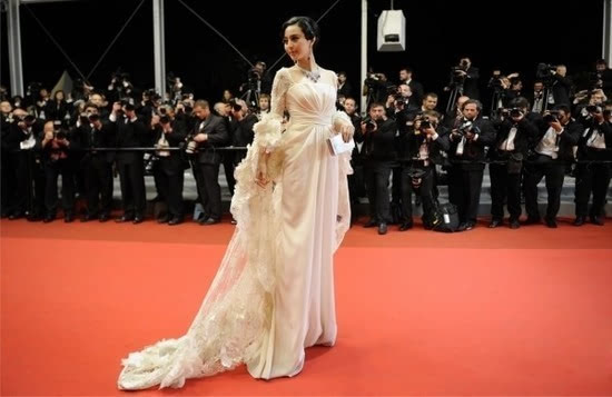 范冰冰走红毯尴尬走光图片(范冰冰最新走红毯被赶) 范冰冰走红毯尴尬走光图片(范冰冰最新走红毯被赶)