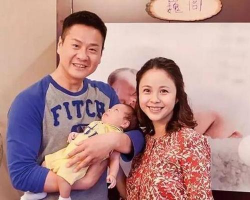 连奕名老婆，张龄心(连奕名现任妻子图片)